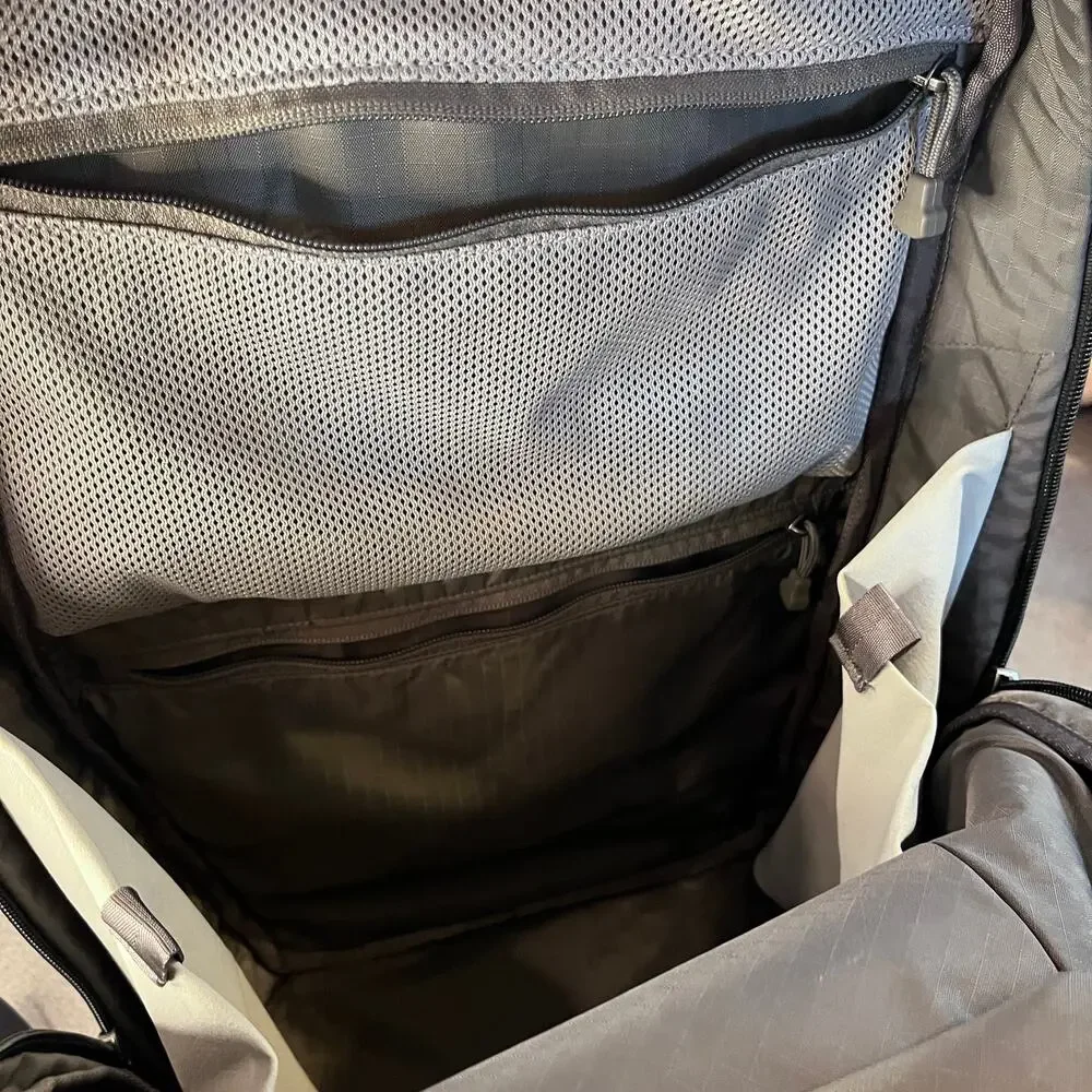 YETI Crossroads 27L black Backpack Travel School Mens Carry on Bag